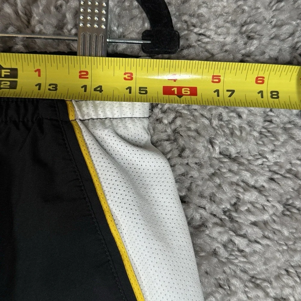 Nike Women's Tempo Shorts Livestrong Size M 467936-038 Dri-Fit Yellow Black‎